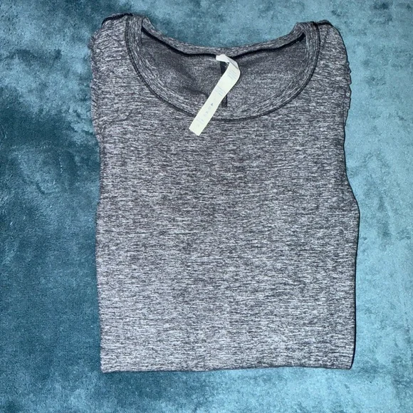 lululemon athletica Heathered Gray Short Sleeve Top - Picture 4 of 4